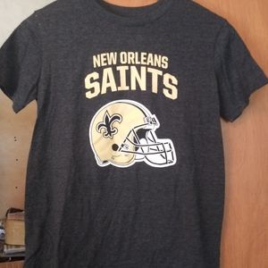 NFL Saints tee. Size boys L